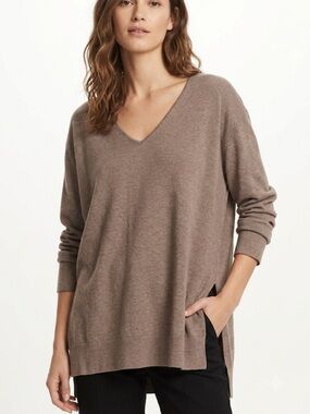 Splendid Mocha Neutral V-Neck Fine Knit Tunic Sweater Side Slit Hem Size